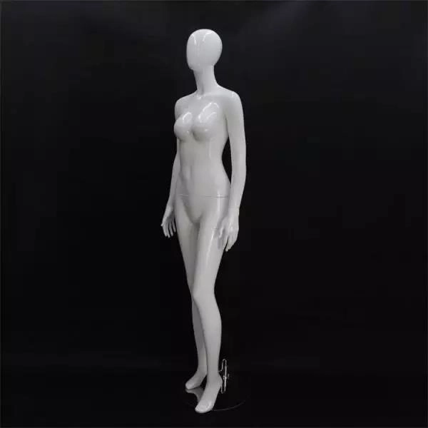 188 cm 여성 전신 모델: 의류 디스플레이에 마네킹 사이즈 매칭